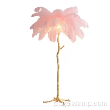 Lâmpada de chão decorada com penas modernas